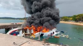 Speedboat Bela 72 yang mengangkut rombongan kampanye Calon Gubernur Maluku Utara (Malut) Benny Laos meledak dan terbakar di Kepulauan Taliabu Maluku Utara, Sabtu (12/10/2024). Matapedia6.com/ Istimewa