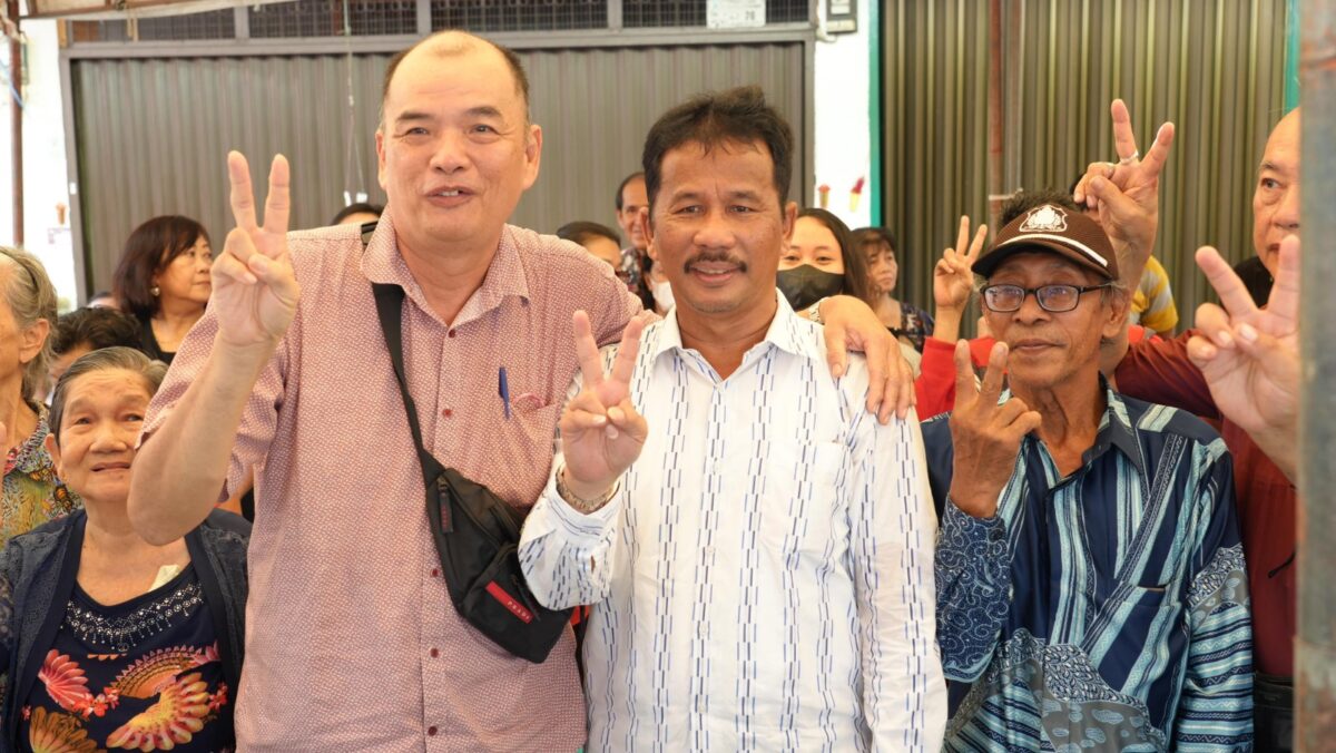 Rudi bersama warga Tanjungpinang, Sabtu (12/10). Foto:Ist