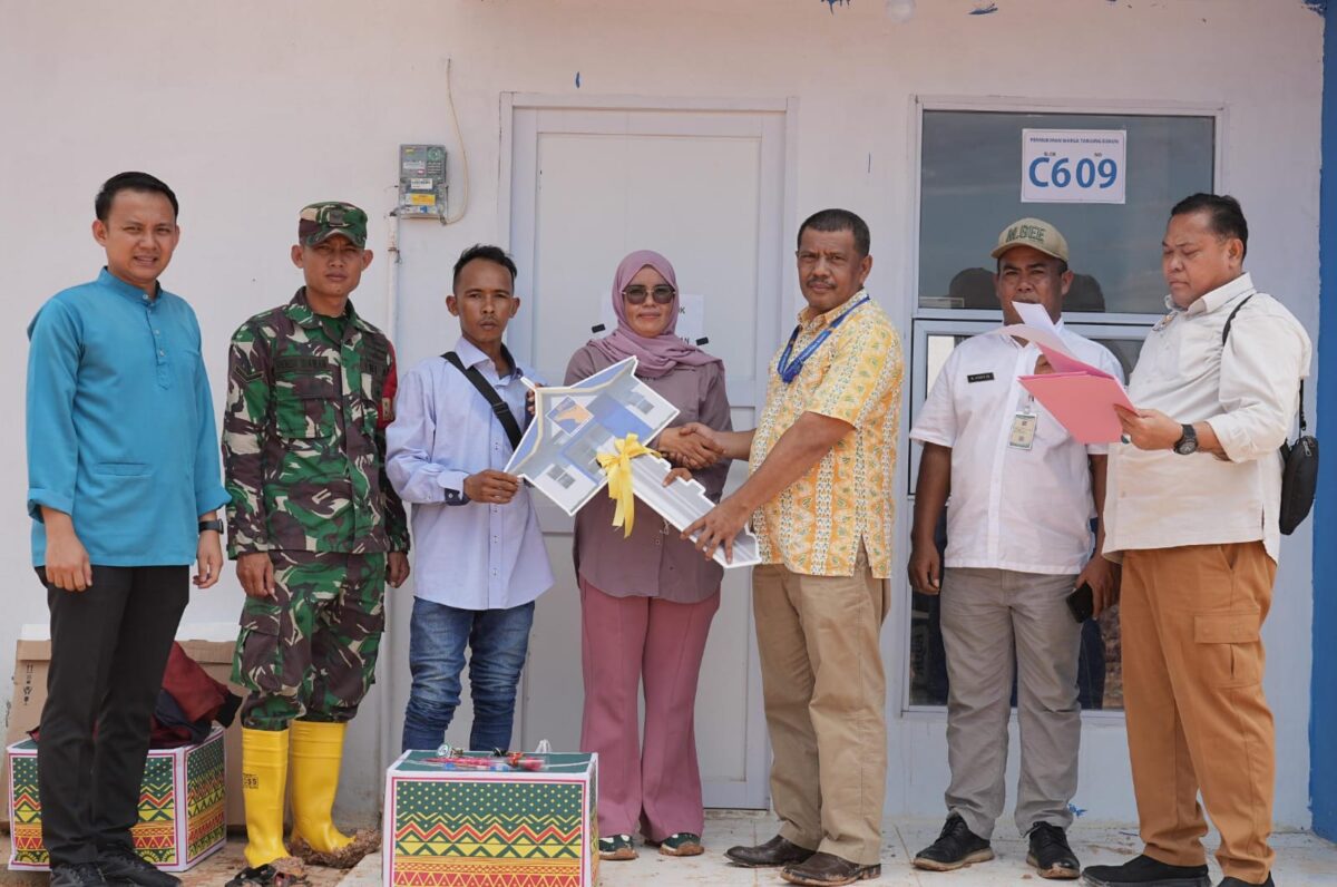 Warga Rempang yang pindah ke rumah baru. Foto:Ist