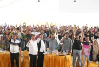 Warga Karimun bersama Rudi-Rafiq. Foto:Istimewa