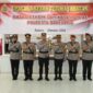 Pejabat lama Kasatlantas dan Kasat Reskrim Polresta Barelang foto bersama Kapolresta Barelang dan Wakapolresta Barelang, usai serah terima jabatan, Senin (14/10/2024). Matapedia6.com/ Dok Humas Polresta