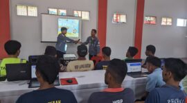 Mahasiswa Politeknik Batam saat memberikan pelatihan kepada warga binaan di Lapas Kelas IIA Batam, Rabu (16/10/2024). Matapedia6.com/Dok Lapas