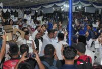 Warga Tanjung Piayu Sei Beduk Batam bersama Rudi. Foto:Istimewa