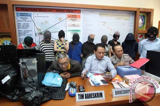 Bareskrim Mabes Polri saat melakukan konferensi pers ungkap kasus judi online di Batam melibatkan dua pengusaha money change di Batam. Matapedia6.com/ Net antara