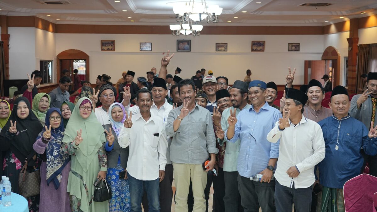 Relawan Nahdliyin Batam kompak dukung pasangan Muhammad Rudi - Aunur Rafiq pada Pilgub Kepri mendatang. Deklarasi dukungan digelar di Golden Prown Batam, Kamis (17/10/2024). Matapedia6.com/Dok DN