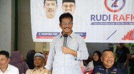 Cagub Rudi bersama masyarakat Tanjungpinang. Foto:Istimewa