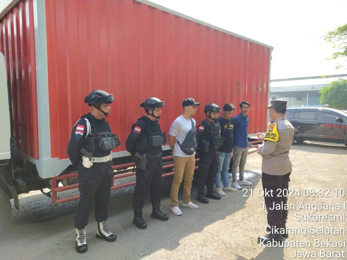 Polda Kepri turunkan tim pengawalan pengiriman surat suara dipimpin  Plh Kabagdalops Polda Kepri AKBP Rudi Syahriadi Idris melalui jalur darat dari Jawa Barat menuju Kepri Kepri, Senin (21/10/2024). Matapedia6.com/Dok Humas Polda