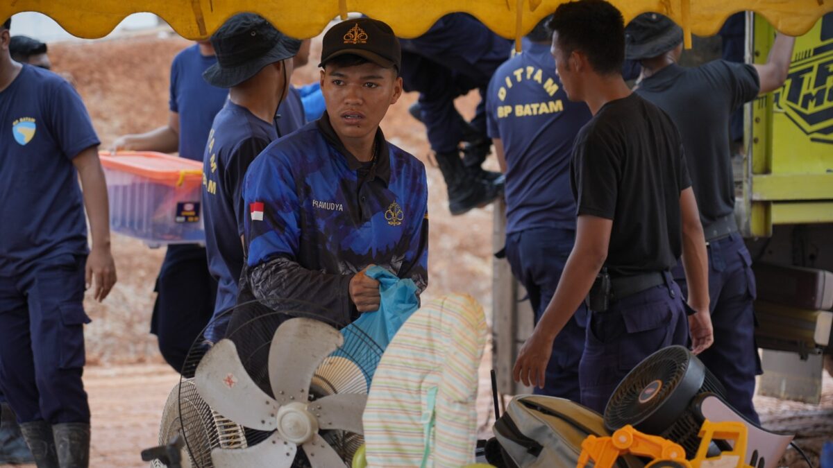 Warga Rempang yang pindah ke rumah baru, Senin (21/10). Foto:Humas BP