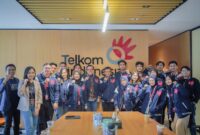 Direktur Digital Business Telkom Muhammad Fajrin Rasyid bersama peserta Digistar Class. Pada kesempatan tersebut, Fajrin memberikan pemahaman terkait menciptakan inovasi dan  membangun startup. Foto:Telkom