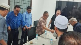 Calon wakil Gubernur Kepri Nyanyang Haris Pratamura silaturahmi bersama Tokoh dan pengurus Persatuan Masyarakat Aceh (PERMASA) Provinsi Kepri di Resto Mie Aceh, Sukajadi, Selasa (22/10/2024).