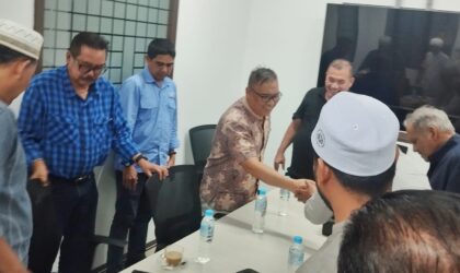 Calon wakil Gubernur Kepri Nyanyang Haris Pratamura silaturahmi bersama Tokoh dan pengurus Persatuan Masyarakat Aceh (PERMASA) Provinsi Kepri di Resto Mie Aceh, Sukajadi, Selasa (22/10/2024).