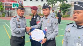 Karutan Batam saat berikan penghargaan. Foto:Istimewa