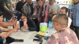 Calon wakil Gubernur Kepri Nyanyang Haris Pratamura saat memberikan komentar mengenai jembatan Batam Bintan, Rabu (23/10/2024). Matapedia6.com/ Luci