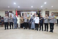 DPRD Bintan dipimpin ketua DPRD Hj. Fiven Sumanti saat silaturahmi dengan Kapolda Kepri Irjen Pol Yan Fitri Halimansyah, Selasa (22/10/2024). Matapedia6.com/ Dok Humas Polda