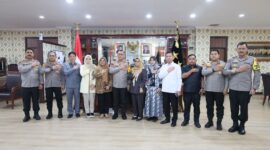 DPRD Bintan dipimpin ketua DPRD Hj. Fiven Sumanti saat silaturahmi dengan Kapolda Kepri Irjen Pol Yan Fitri Halimansyah, Selasa (22/10/2024). Matapedia6.com/ Dok Humas Polda