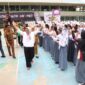 Plt gubernur Kepri saat berkunjung ke SMA 3 Batam. Foto:Istimewa