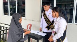 Duta layanan Rutan Kelas IIA Batam sambut pengunjung atau keluarga warga Binaan yang datang ke Rutan Batam, Kamis (24/10/2024) Dok Rutan Batam