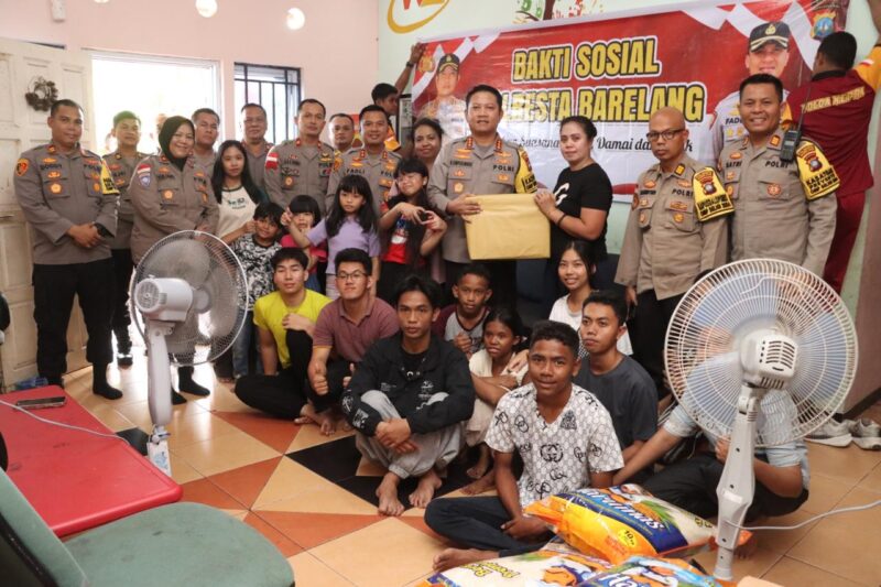 Kapolresta Barelang  Kombes Pol H Ompusunggu pimpin pemberian sembako di Panti asuhan di Batam Kota dan Bengkong, Sabtu (26/10/2024). Matapedia6.com/ Dok Polresta Barelang