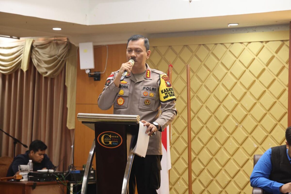 Kabidhumas Polda Kepri Kombes Pol Zahwani Pandra Arsyad saat memberikan pemaparan di acara Diskusi Publik yang digelar di Golden View Batam, Sabtu (26/10/2024). Matapedia6.com/Dok Humas Polda