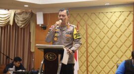 Kabidhumas Polda Kepri Kombes Pol Zahwani Pandra Arsyad saat memberikan pemaparan di acara Diskusi Publik yang digelar di Golden View Batam, Sabtu (26/10/2024). Matapedia6.com/Dok Humas Polda