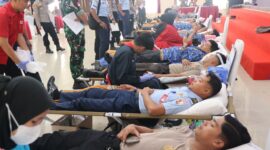 Peserta saat mengikuti donor darah di Mapolda Kepri dalam rangka HUT HUMAS Polri ke-73, bertempat di Gedung Lancang Kuning Nongsa, Selasa (29/10/2024). Matapedia6.com / Dok Humas Polda