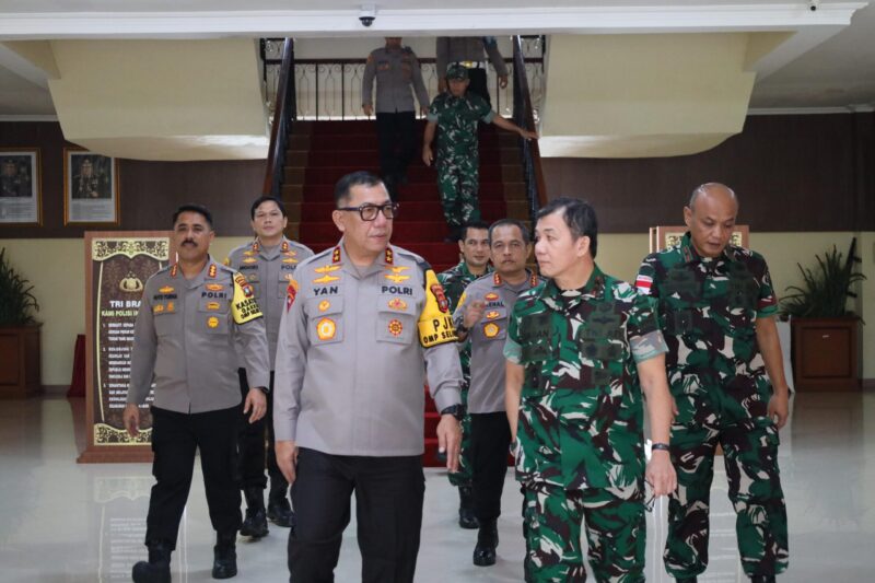 Mayjen TNI Mochammad Hasan, silaturahmi ke Polda Kepulauan Riau (Kepri) di ruang Kerja Kapolda Kepri, Irjen Pol Yan Fitri Halimansyah, Rabu (30/10/2024). Matapedia6.com/ Dok Humas Polda