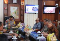 Perkuat iklim investasi yang aman dan kondusif di Batam, Pelaksana Harian (PLH) Kepala Badan Pengusahaan (BP) Batam, Purwiyanto, beserta sejumlah pejabat BP Batam, melakukan kunjungan ke Polda Kepulauan Riau (Kepri), Rabu (30/1/2024). Matapedia6.com/Dok Humas Polda