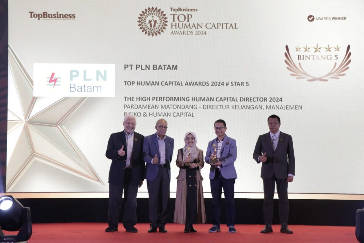 PLN Batam meraih penghargaan di ajang Top Human Capital Awards, Rabu (30/10). Foto:Dok/Humas PLN
