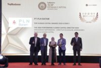 PLN Batam meraih penghargaan di ajang Top Human Capital Awards, Rabu (30/10). Foto:Dok/Humas PLN