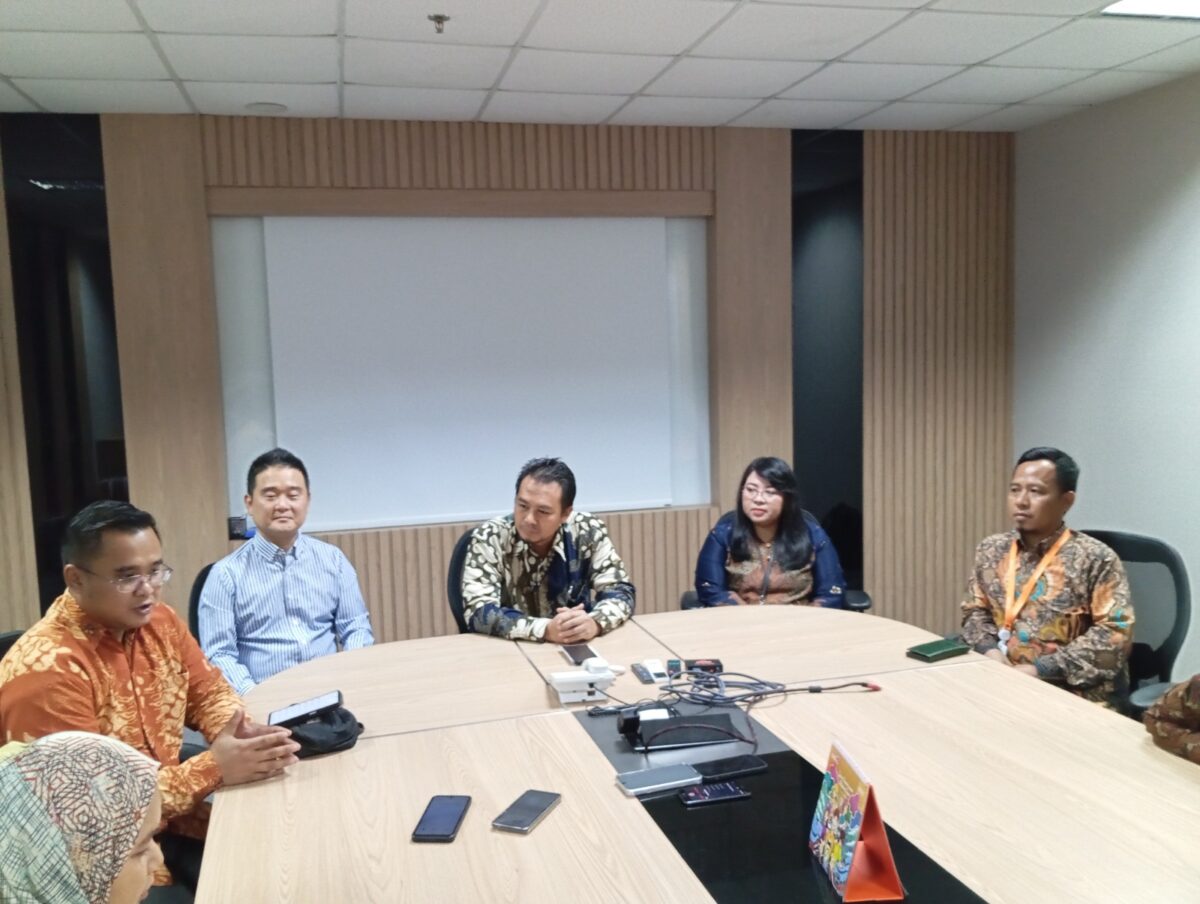 Marie Asset Sekuritas bersama OJK dan Bursa efek Indonesia saat berikan keterangan pers, Rabu (2/10). Foto:Rega/matapedia