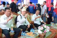 Calon Gubernur Kepri H Muhammad Rudi (HMR), ketua Umum PSI Kaesang dan Calon Wakil Gubernur Kepri Aunur Rafiq saat kampanye akbar pasangan Rudi-Rafiq di Karimun, Senin (7/10/2024). Matapedia6.com/Istimewa