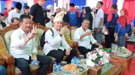 Calon Gubernur Kepri H Muhammad Rudi (HMR), ketua Umum PSI Kaesang dan Calon Wakil Gubernur Kepri Aunur Rafiq saat kampanye akbar pasangan Rudi-Rafiq di Karimun, Senin (7/10/2024). Matapedia6.com/Istimewa