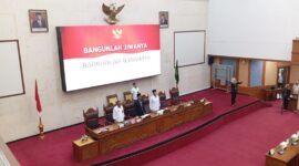 Rapat paripurna DPRD Batam pengumuman dan penetapan pimpinan definitif, Rabu (9/10). Foto:Rega/matapedia