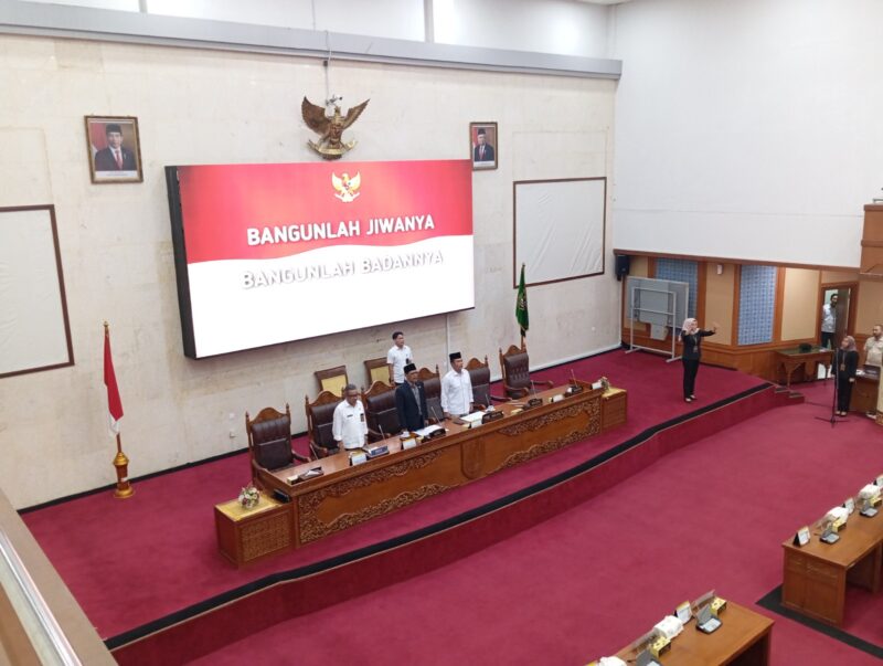 Rapat paripurna DPRD Batam pengumuman dan penetapan pimpinan definitif, Rabu (9/10). Foto:Rega/matapedia