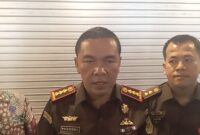 Kepala Kejaksaan Negeri Batam didampingi Kasi Pidsus dan Intel, Kamis (17/10). Foto:Rega/matapedia