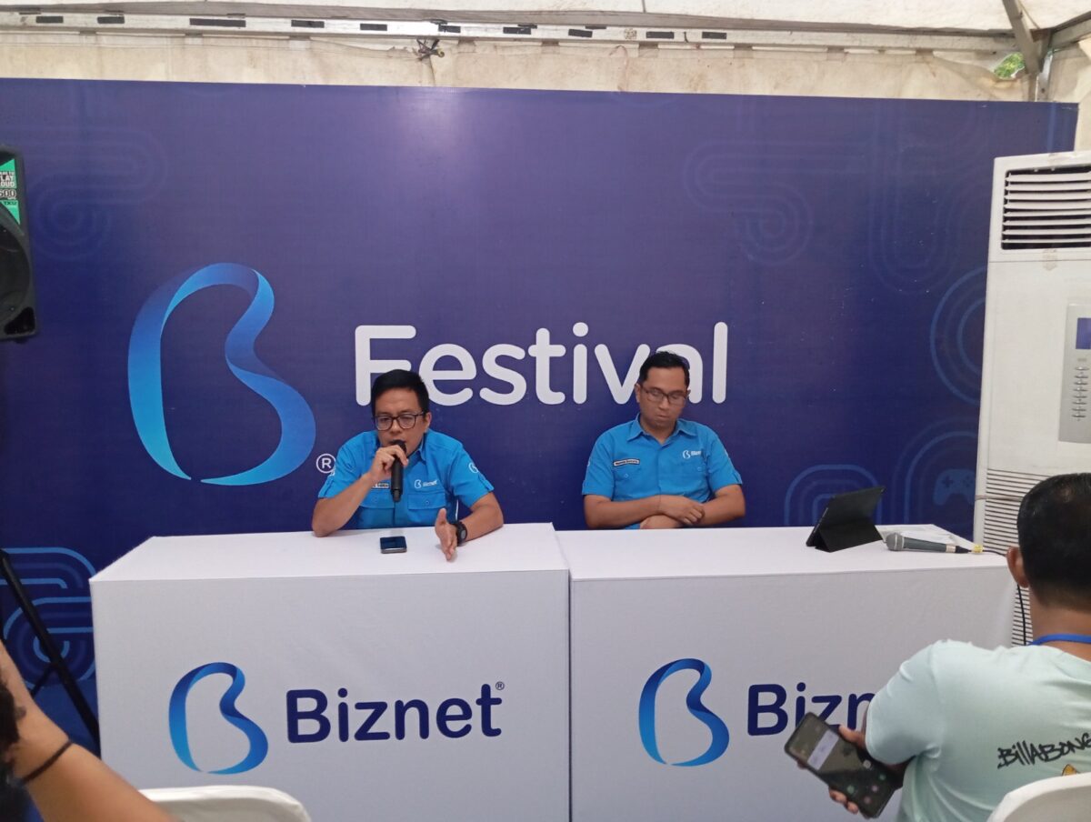 Adrianto Sulistyo Senior manager marketing dan
I Gede Novrada Budiartha Assistant Vp territory west 1 saat jumpa pers, Sabtu (19/10). Foto:rega/matapedia