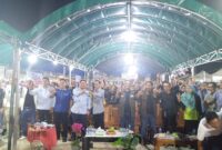 Amsakar bersama tokoh masyarakat dan anggota DPRD kota Batam saat kampanye di Viktoria, Selasa (23/10). Foto:rega/matapedia