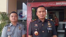 Kepala Imigrasi Batam Hajar Aswad, saat diwawancarai wartawanJumat (25/10). Foto:Rega/matapedia