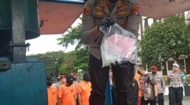 Ditresnarkoba Polda Kepri AKBP Anggoro Wicaksono Musnahkan barang bukti sabu dan ganja kering hasil penindakan selama bulan September hingga Oktober 2024, Jumat (25/10/2024). Matapedia6.com/Luci