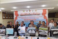 Tim gabungan Bareskrim Polri, Polda Kepri, Bea Cukai dan TNI menggelar penyelundupan benih lobster, Kamis (31/10). Foto:Rega/matapedia