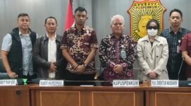 Terpidana perkara penipuan Al Naura dihadirkan dalam konferensi pers di Kejaksaan Agung, Jumat (25/10/2024). Foto: Dok. Kejagung