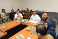 Sekda Batam pimpin rapat untuk pantau kelancaran pilkada. Foto:Diskominfo