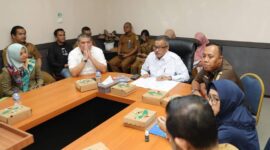 Sekda Batam pimpin rapat untuk pantau kelancaran pilkada. Foto:Diskominfo