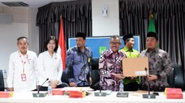 Sekda Batam Jefridin tengah bersama MUI dan palang merah Indonesia. Foto:Diskominfo