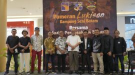 Plh Kepala BP Batam saat di acara pameran lukisan. Foto:Humas BP Batam