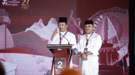 Rudi-Rafiq saat debat pertama pada Sabtu (2/11). Foto:DN/matapedia