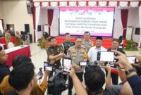 Kapolda Kepri Irjen Pol Yan Fitri Halimansyah saat memberikan pernyataan usai melaksanakan rapat Koordinasi bersama Instansi lintas Sektoral mengenai pemberantasan Narkotika di Kepri, Senin (4/11/2024). Matapedia6.com/ Dok Humas Polda