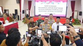 Kapolda Kepri Irjen Pol Yan Fitri Halimansyah saat memberikan pernyataan usai melaksanakan rapat Koordinasi bersama Instansi lintas Sektoral mengenai pemberantasan Narkotika di Kepri, Senin (4/11/2024). Matapedia6.com/ Dok Humas Polda