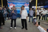 Calon Gubernur Kepri nomor urut satu Ansar Ahmad, didampingi calon Wali Kita Batam Amsakar Ahmad memaparkan sejumlah program pembangunan berkelanjutan untuk membawa kemajuan Kepri di hadapan warga Botania 1, Senin (4/11/2024). Mataledia6.com/ Dok Agus