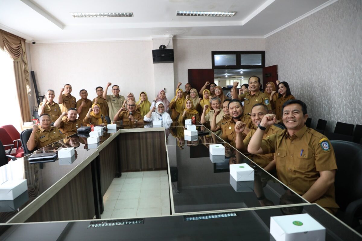 Plt Gubernur Kepri tengah bersama ASN. Foto:istimewa